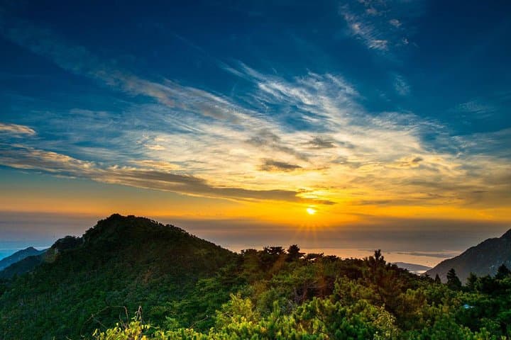 Lushan Mountain Day Hike from Nanchang — Private Full‑Day Guided Trek
