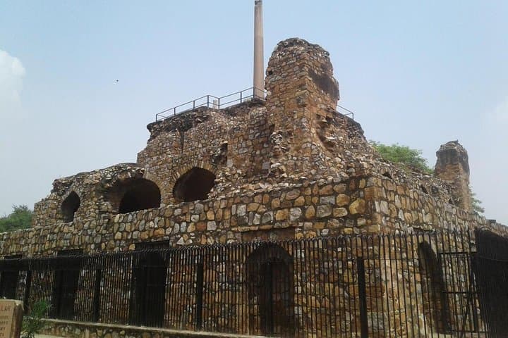 Explore Delhi’s Hidden Forts and Gardens: Full-Day Private Tour with Lunch