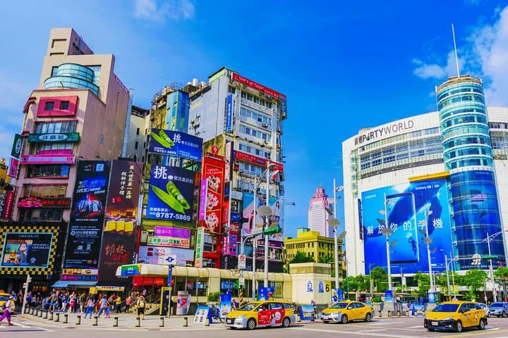 Taipei Like a Local: Private Personalized 3‑Hour City Kickstart