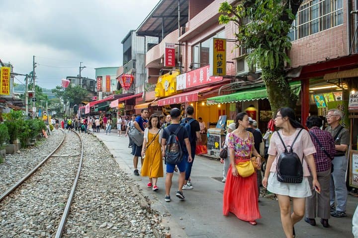 Taipei Private Local Host: Half-Day Highlights & Hidden Gems Walk photo 6