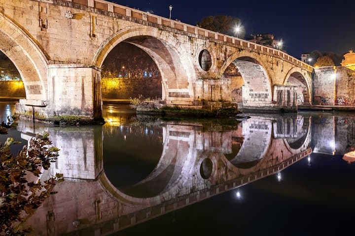 Private Rome Night Tours with Local Hosts: Personalized Walking Experiences photo 6