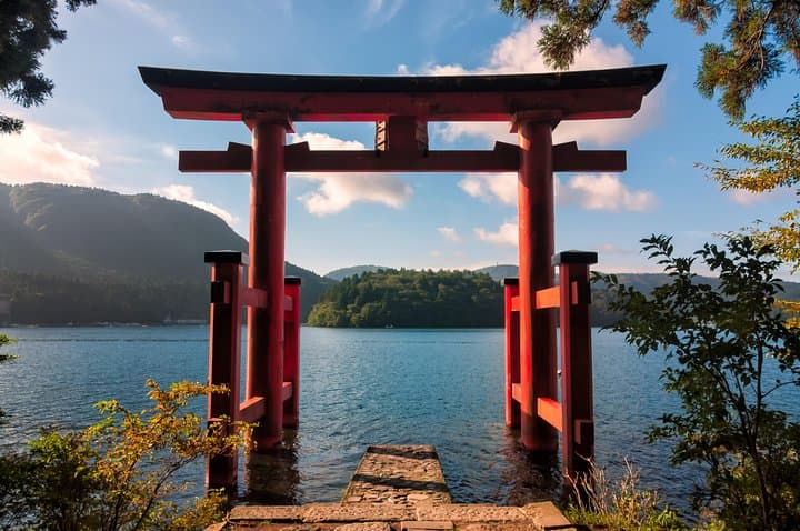 Tokyo to Hakone Day Trip: Private Guided Tour to Lake Ashi, Hakone Shrine & Onsens photo 2