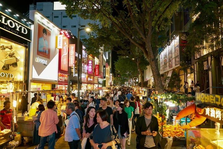 Seoul Markets with a Local: Private 4-Hour Walking Food & Shopping Tour photo 5