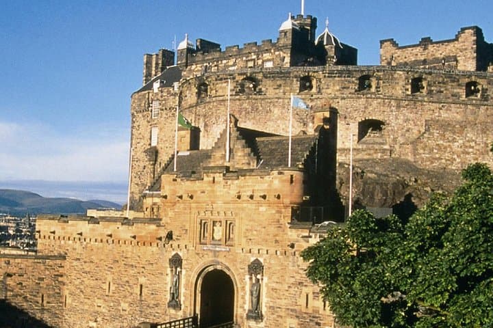 Private Family-Friendly Edinburgh Walking Tour — 4-Hour Personalized Local Host photo 5