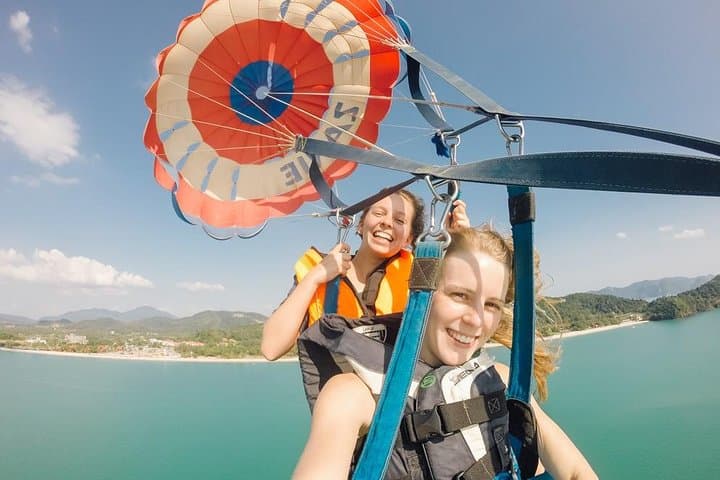 Punta Cana Parasailing and Snorkeling Catamaran Cruise — Fly, Snorkel & Chill photo 2