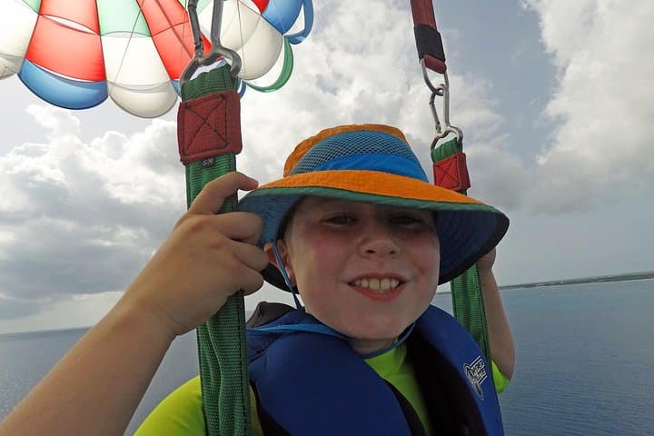 Punta Cana Parasailing and Snorkeling Catamaran Cruise — Fly, Snorkel & Chill photo 3