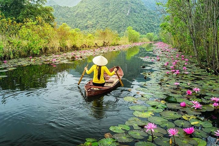 Perfume Pagoda Full-Day Trip: Hanoi to Huong Tich Cave by Boat and Cable Car photo 5