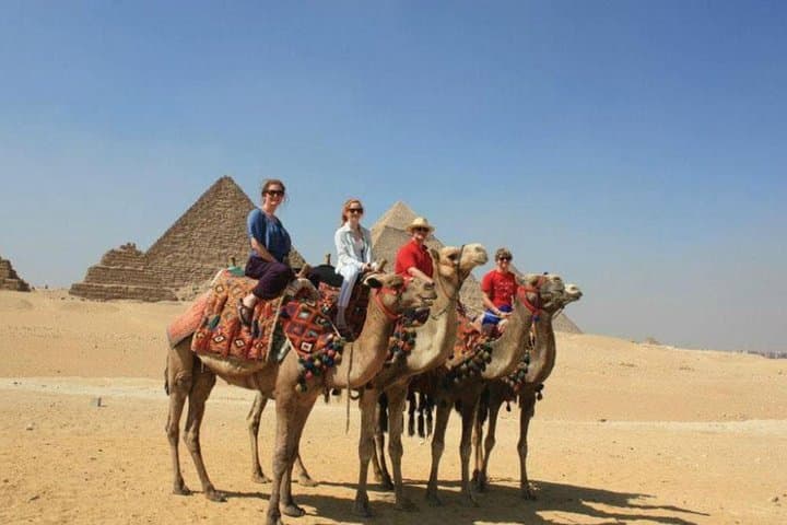 Private Full-Day Giza Pyramids, Sphinx & Sakkara Tour from Cairo