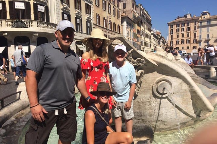 Family-Friendly Private Rome Highlights Tour: Trevi, Pantheon & Gelato photo 2