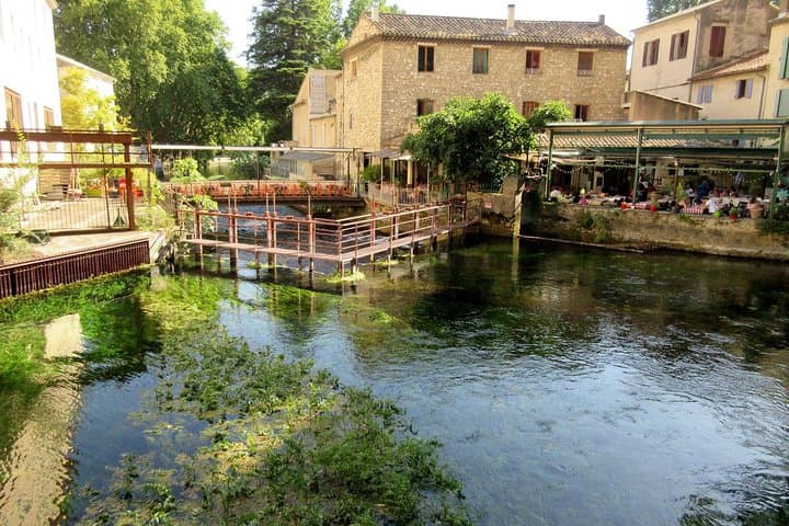 One-Day Provence Highlights from Avignon: Pont du Gard, Les Baux & Roussillon photo 4