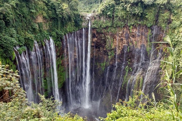 Tumpak Sewu Waterfall & Goa Tetes Cave Trek from Malang — Day Trek to Coban Sewu photo 2