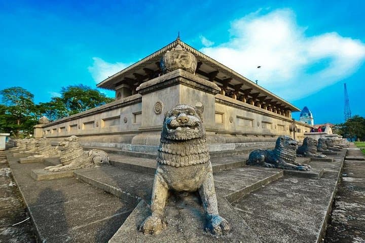 Half-Day City Tour of Colombo: Temples, Markets & Coastal Sights photo 4