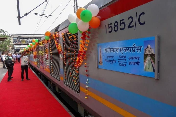 Taj Mahal Day Trip from Delhi by Gatimaan Express — Private Guided Tour photo 1