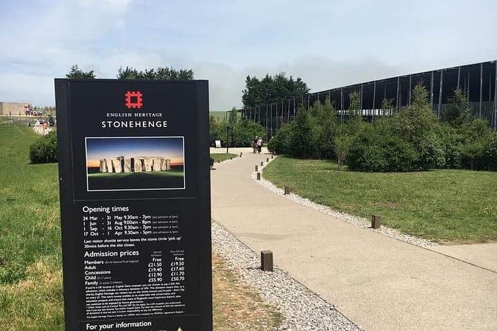 From London: Private Day Trip to Stonehenge, Windsor Castle & Salisbury Cathedral