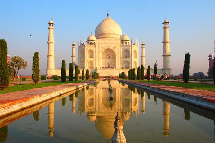 Sunrise at the Taj Mahal: Private Agra Day Tour from Delhi