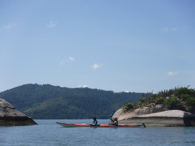 Paraty Sea Kayak Trip: 2-Day Kayaking to Vermelha Beach & Mangroves photo 2