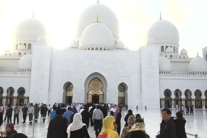 Abu Dhabi Day Tour from Dubai — Sheikh Zayed Mosque, Emirates Palace & Corniche Drive photo 2