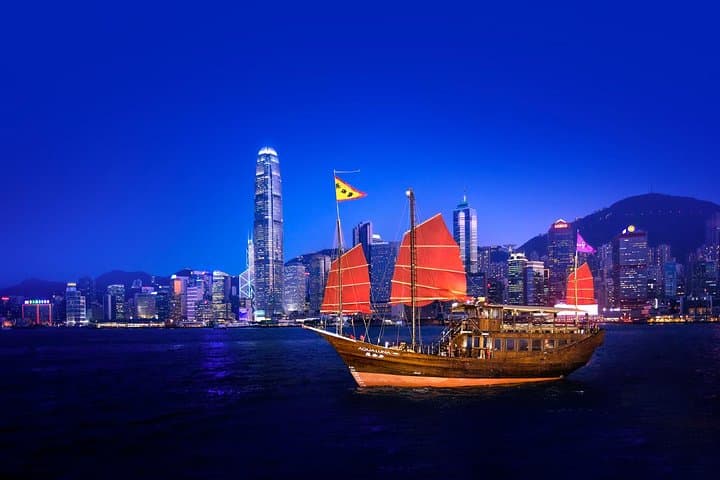 Aqua Luna Evening Cruise: Sunset Harbor Views and Skyline Lights in Hong Kong