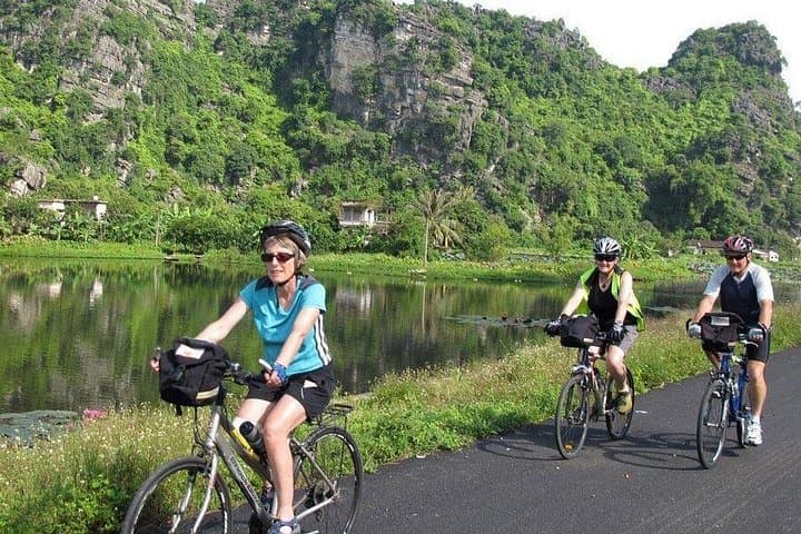 Trang An, Hoa Lu & Mua Cave Day Tour: Boat, Bikes & 500 Steps to Tam Coc View photo 3