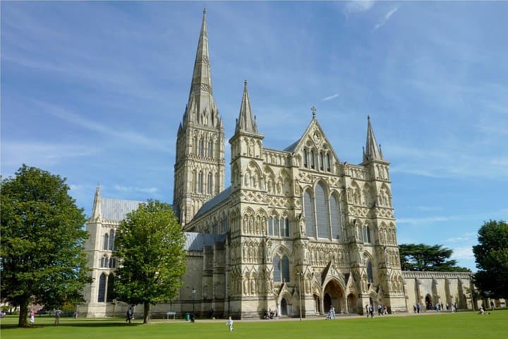 Private Day Trip to Stonehenge, Salisbury & Windsor Castle from London photo 4