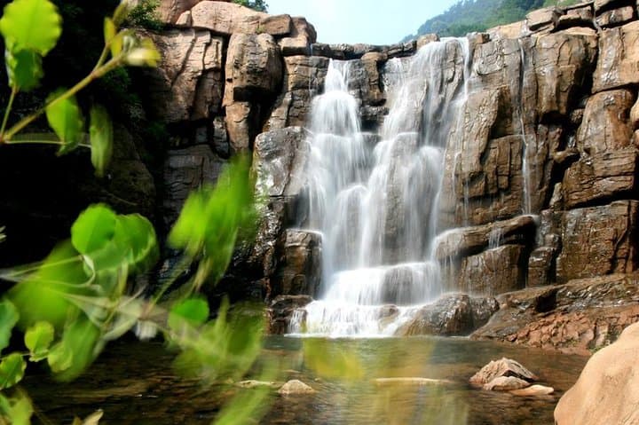 Laoshan Mountain Full-Day Private Tour — Hike Longtan Waterfall, Taiqing Temple & Taoist Tea Ceremony