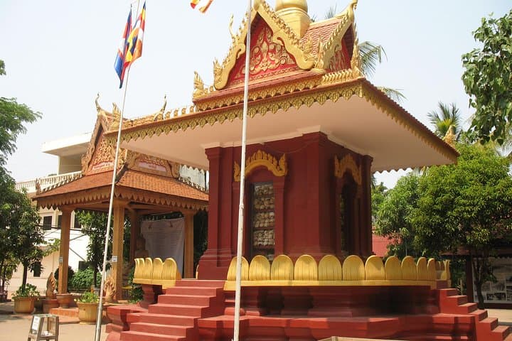 Kampong Khleang Floating Village, War Museum & Wat Thmey Day Tour from Siem Reap photo 1