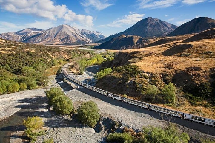 TranzAlpine to Arthur's Pass: Castle Hill & Lake Pearson Day Trip from Christchurch