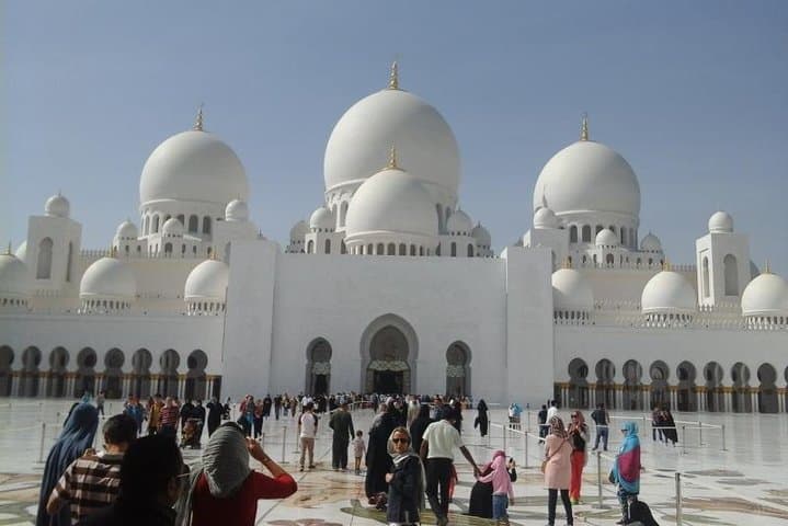 Abu Dhabi in a Day: Sheikh Zayed Mosque, Corniche & Yas Island