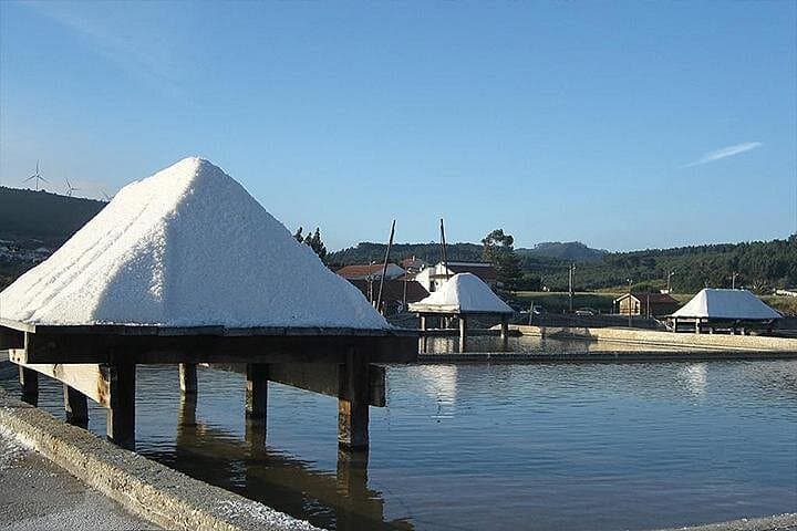 Caves, Springs & Salt Pans Day Tour from Nazaré — Serra d'Aire to Rio Maior photo 2