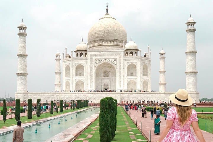 Same-Day Luxury Taj Mahal Tour from Delhi — Private Car to Agra