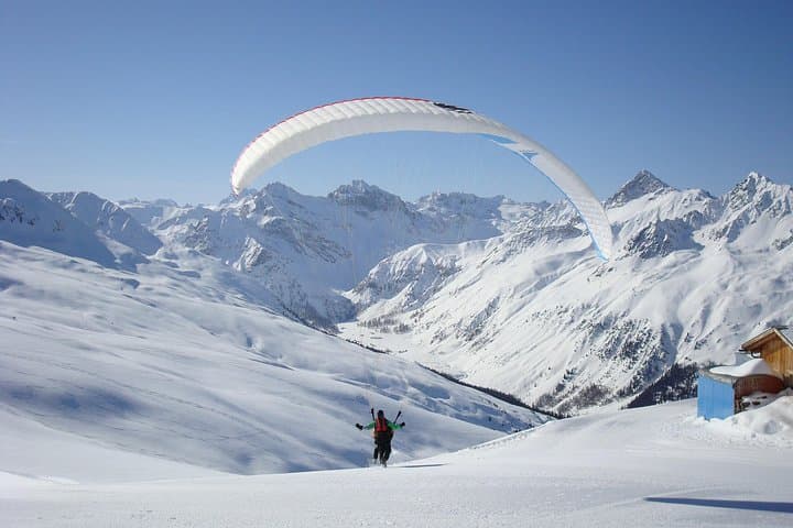 Tandem Paragliding from Jakobshorn: 1000m Davos Free Flight Experience photo 2