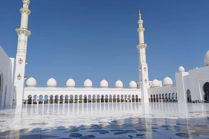 Abu Dhabi Day Tour from Dubai — Sheikh Zayed Mosque, Emirates Palace & Corniche Drive photo 4