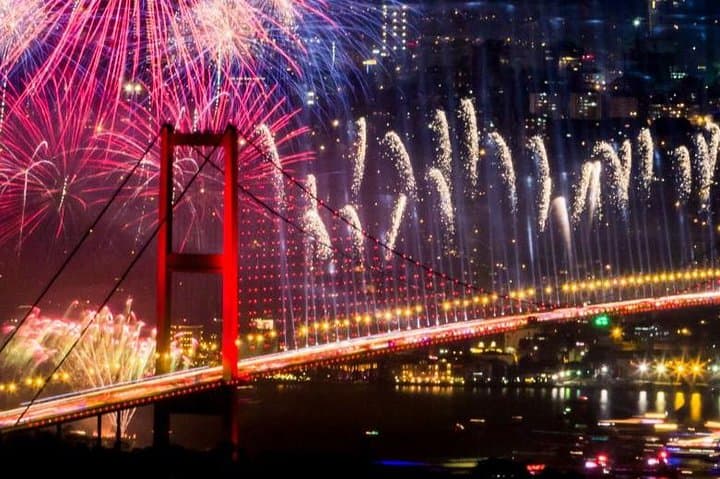 Istanbul New Year Bosphorus Party Cruise: Fireworks & Dinner