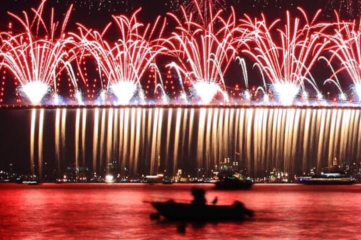 Istanbul New Year Bosphorus Party Cruise: Fireworks & Dinner photo 2