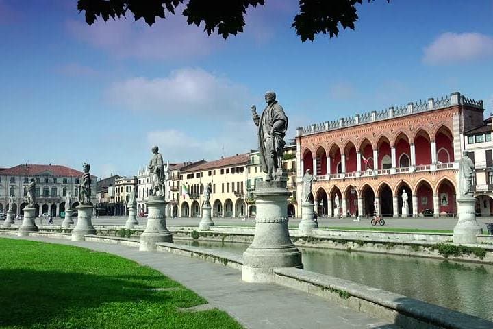 Padova Bike Tour: 3.5-Hour Guided Ride to Sant'Antonio, Prato della Valle & University Quarter photo 2