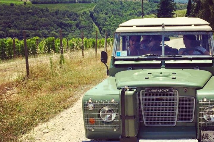 Off-Road Chianti Wine Tour from Florence — Land Rover Defender Through Vineyards photo 2