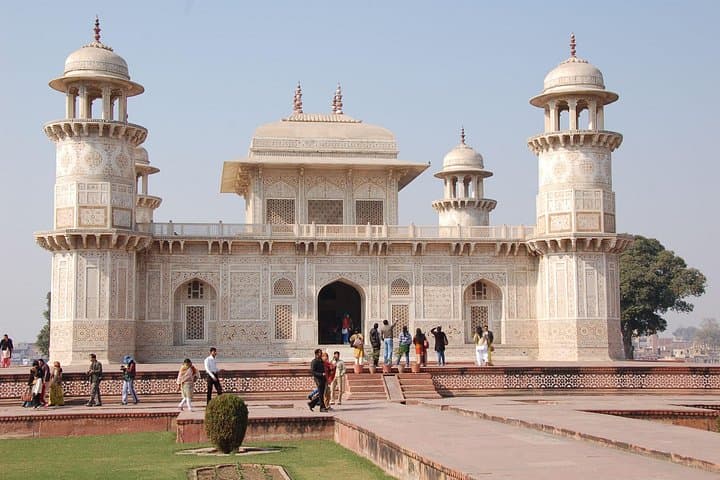 Private Taj Mahal Same-Day Tour from Delhi: Drive to Agra and Skip the Lines photo 3