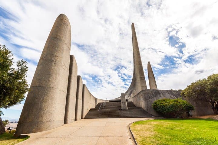 Cape Winelands Day Tour: Stellenbosch, Franschhoek & Paarl