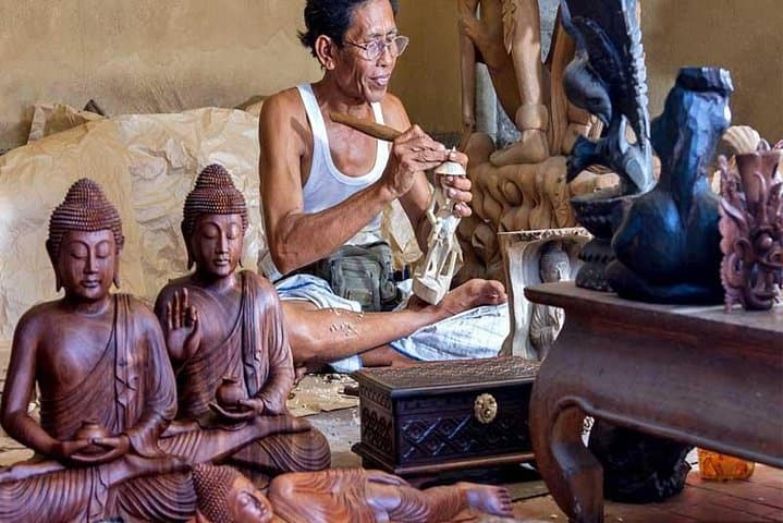 Ubud Arts & Tanah Lot Sunset Tour — Batik, Woodcarving and a Sea-Temple Sunset