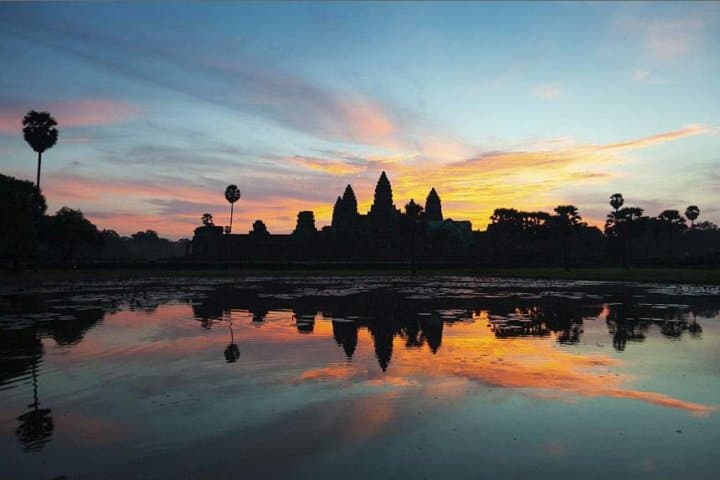 Sunrise at Angkor Wat: Private Full-Day Temples Tour from Siem Reap