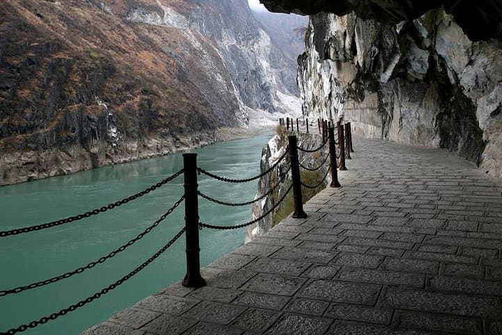 Private Lijiang Day Trip: Upper Tiger Leaping Gorge & Black Dragon Pool