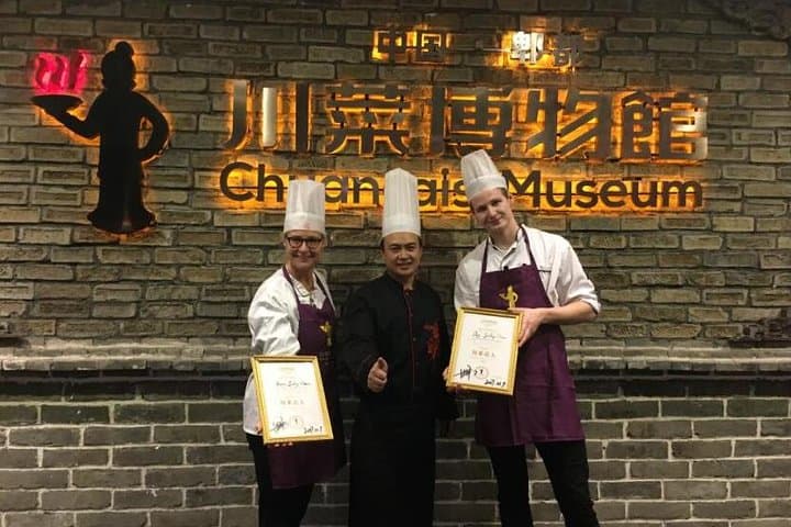 Chengdu Panda Base & Sichuan Cuisine: Panda Viewing and Hands-On Cooking Class