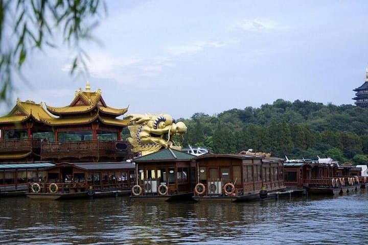Essential Hangzhou Day Tour: West Lake, Lingyin Temple & Dragon Well Tea Experience photo 2
