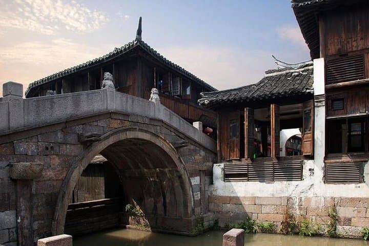 Wuzhen Water Town and West Lake Day Trip from Hangzhou with Private Transfer photo 2