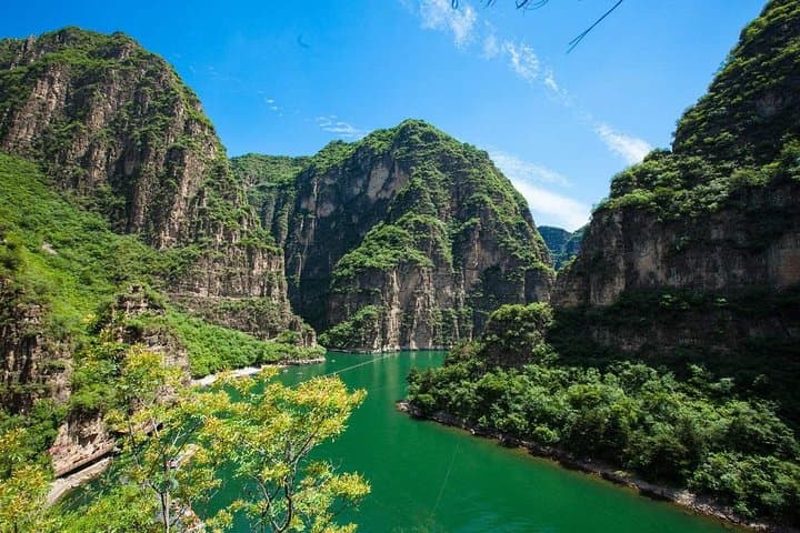 Day Trip from Beijing: Longqing Gorge and Guyaju Caves Private Excursion