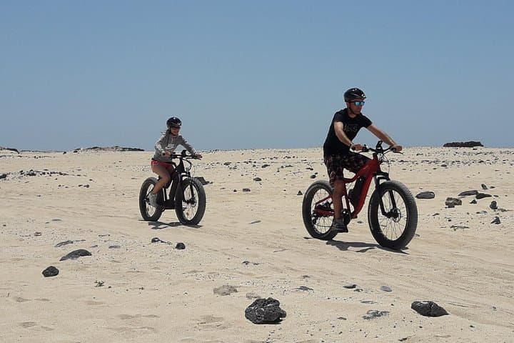 Corralejo Fat E‑Bike Adventure: Calderón Hondo, Fossil Dunes & El Cotillo Lagoons photo 1