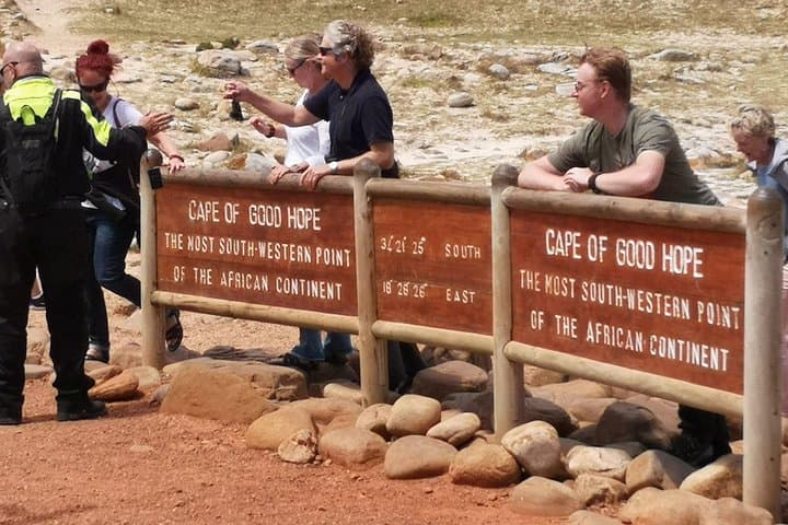 Iconic Cape Town: Private Historical City and Scenic Passes Tour photo 3