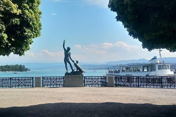 Zurich Small-Group Walking Tour: Panoramic Views & Old Town Highlights photo 3