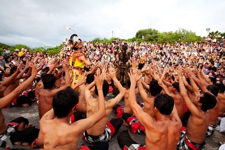 Uluwatu Kecak Dance & Jimbaran Seafood Dinner — Half-Day Private Tour photo 2