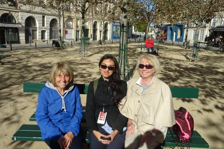 Paris Private Day Tour: Montmartre, Louvre, Notre-Dame, Sainte-Chapelle & Eiffel Tower photo 3